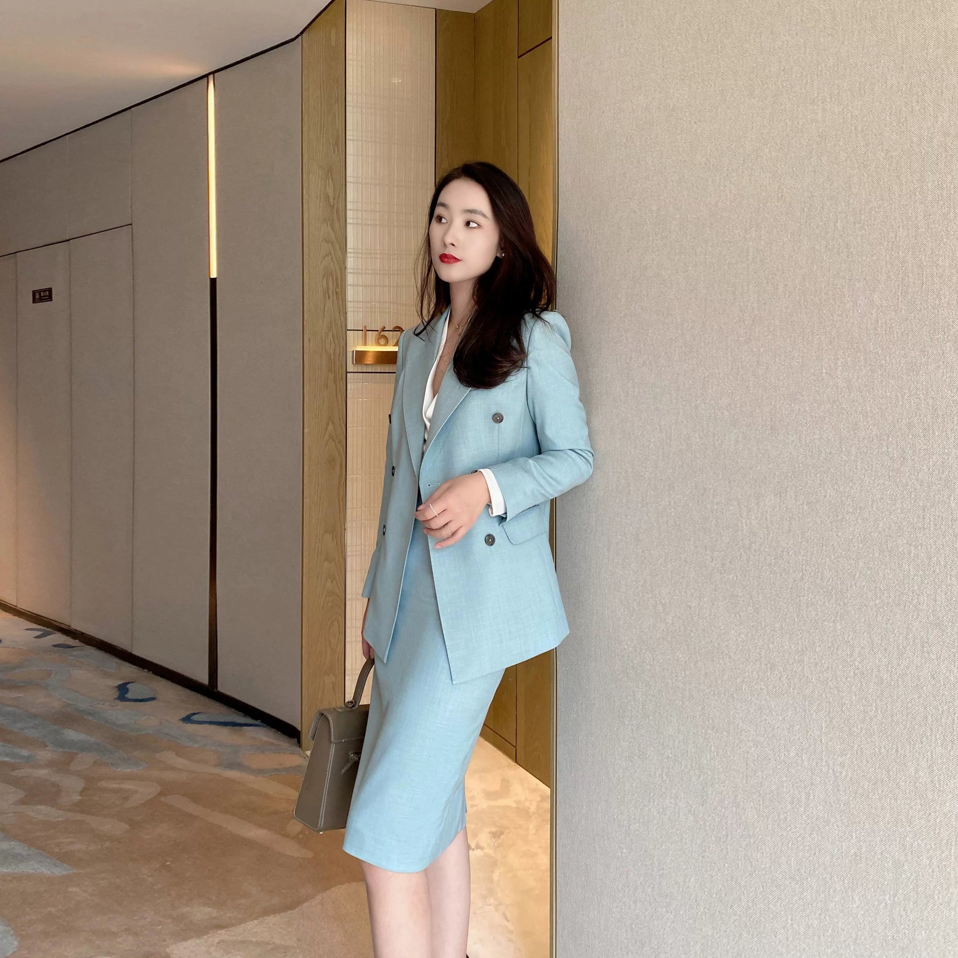 Elegant Celadon Spring Pleated Skirt Suit – Fitted Hip‑Accented