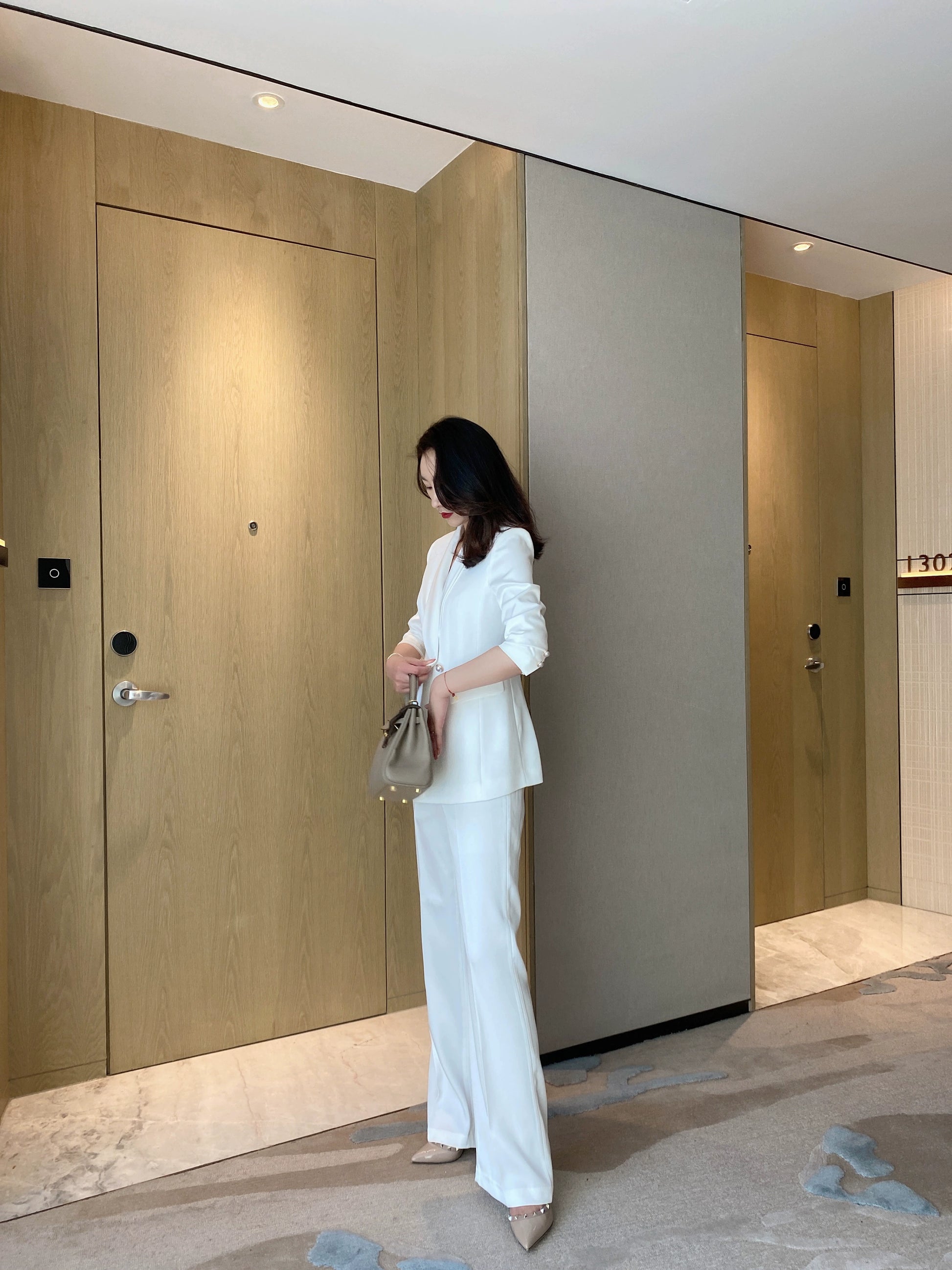 Summer Light White Classic Suit Jacket with Fitted Trousers