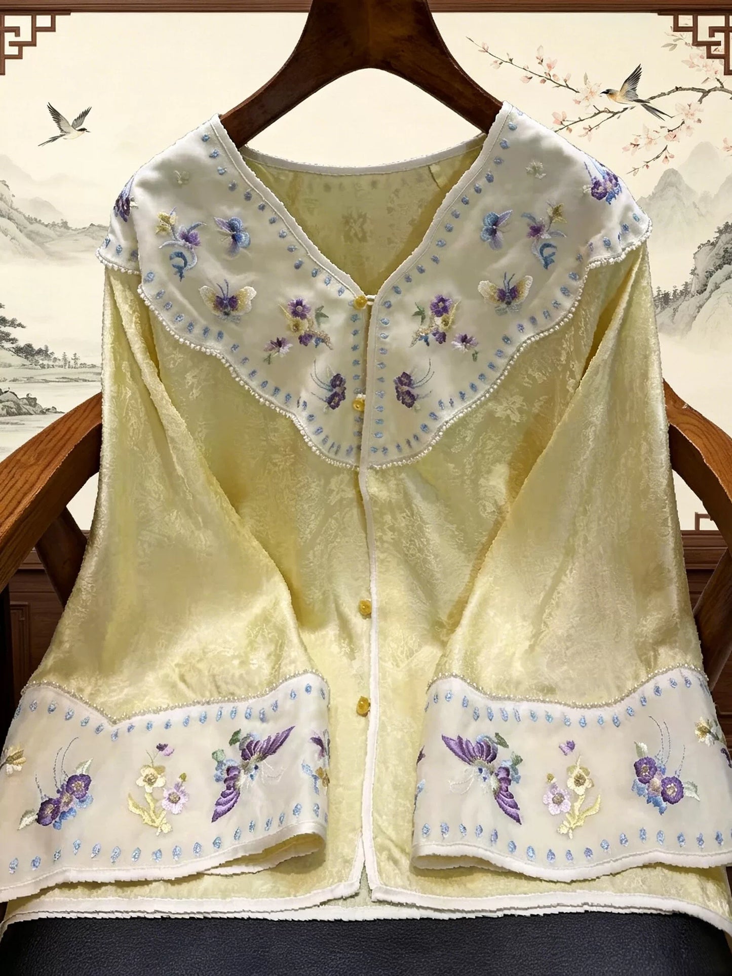 Vintage Women's Open-Front Cardigan with Heavy Embroidery and Cloud Collar