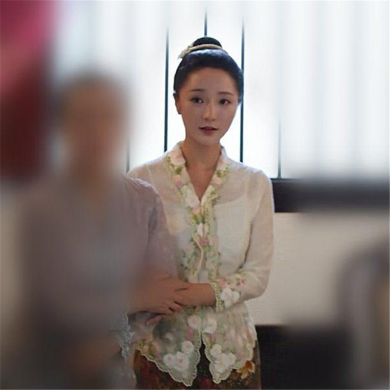 Retro Thin Embroidered Shirt