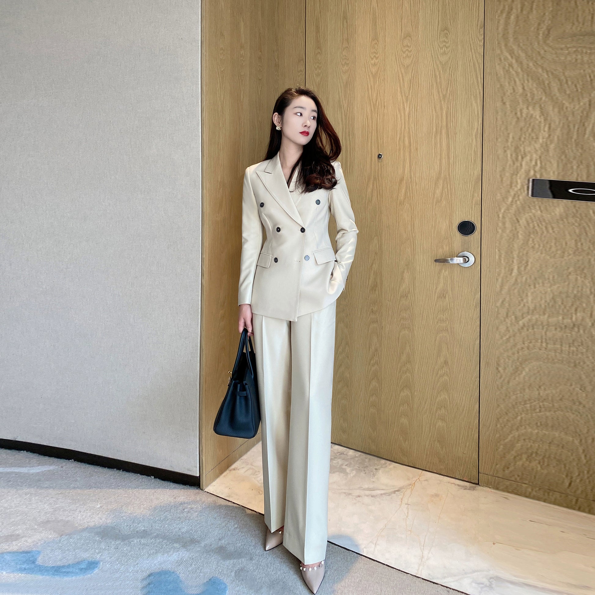 Off-White Classic Autumn Suit Set for Office – Loose Straight Fit
