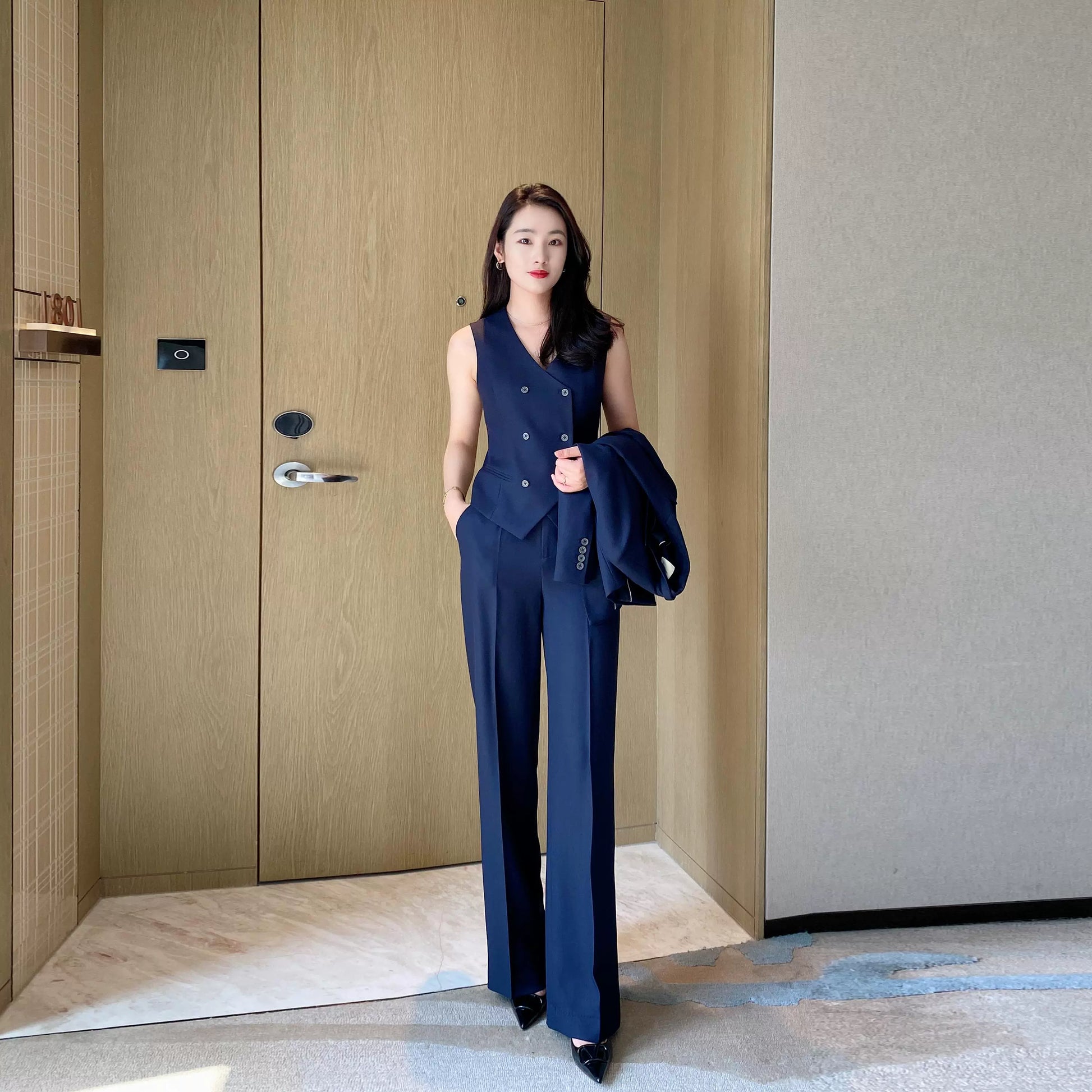 Elegant Navy Blue Women's 3-Piece Winter Suit Set