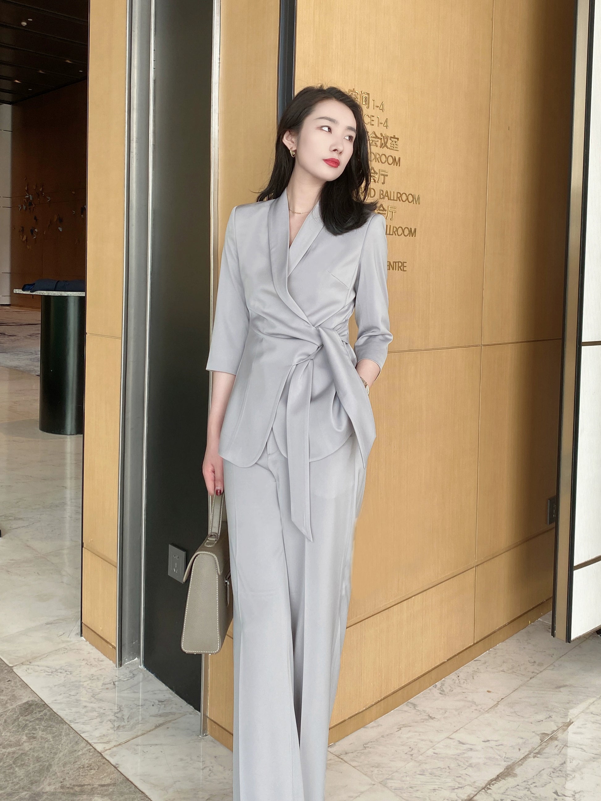 Summer Soft Fitted Suit with Brace and Loose Straight Trousers