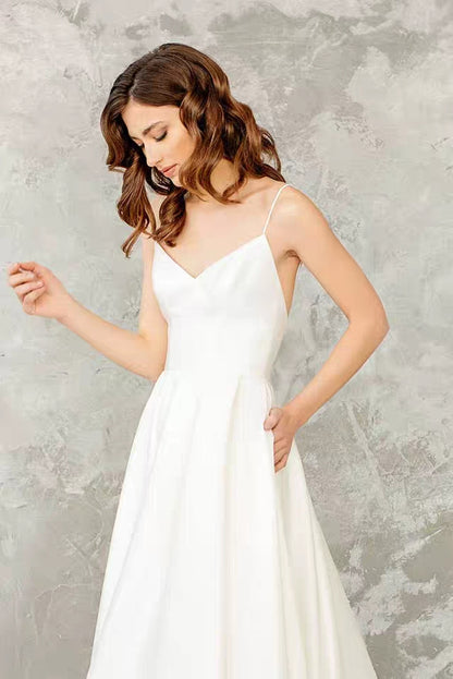 French satin wedding dress 2020 new bride outdoor lawn wedding body simple V collar sling simple fashion
