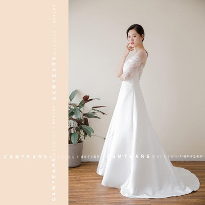 New lace satin wedding dress fashion princess dress light wedding dress long sleeves small tail out of the yarn forest system