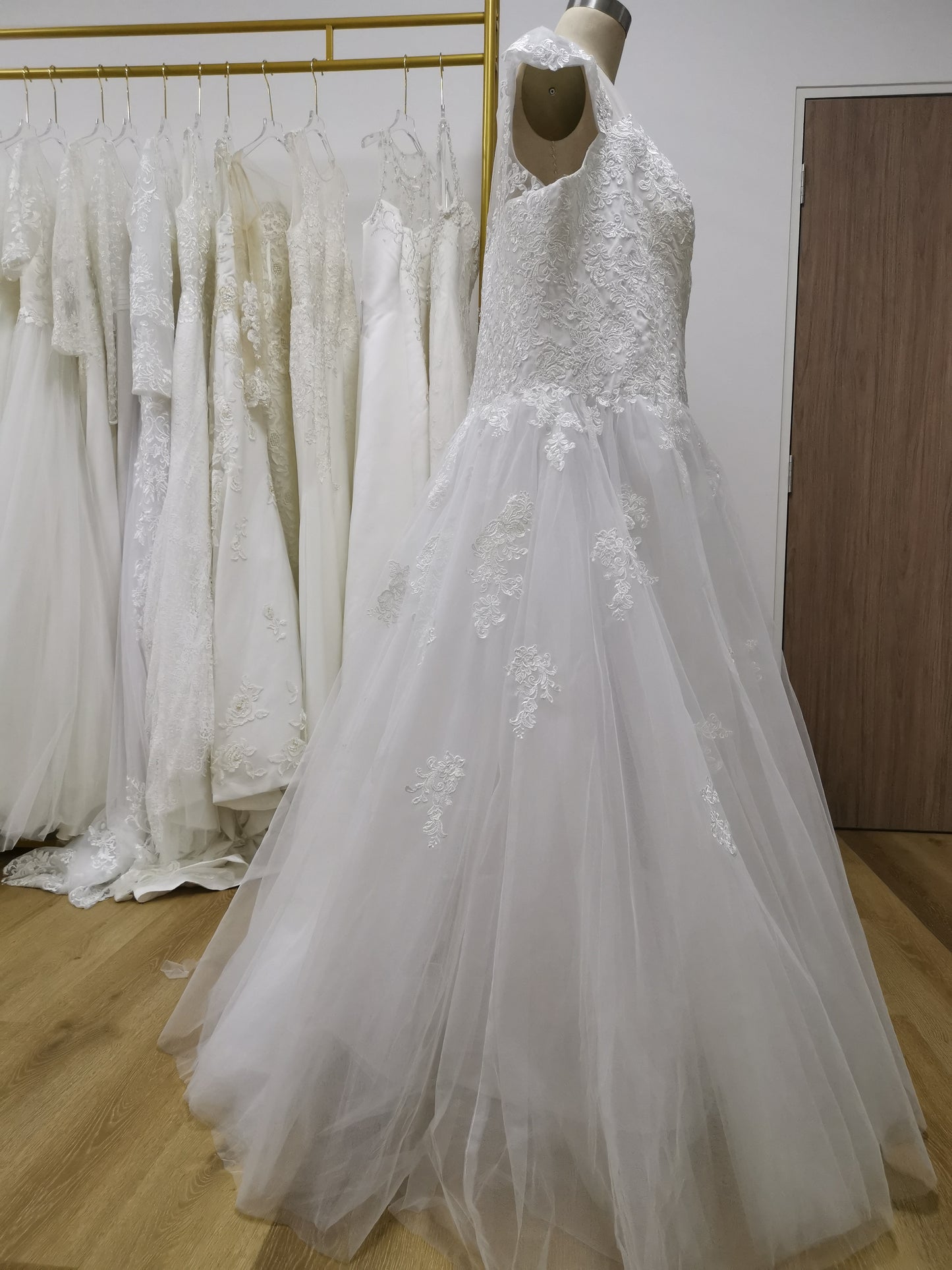 Wedding bridal gown R-0011