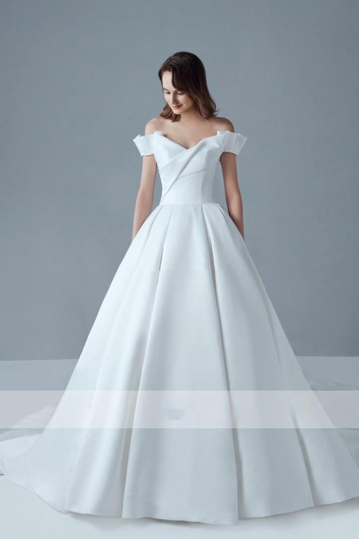 French satin wedding dress 2022 new simple word shoulder thin tail bride wedding main wedding dress super immortal