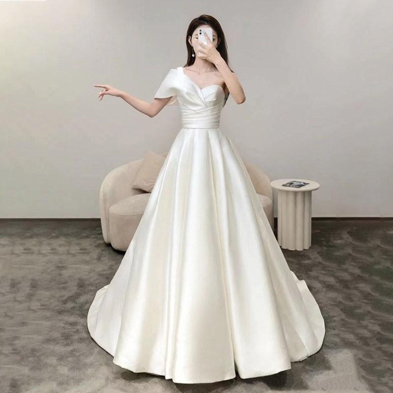 Main wedding dress 2022 new satin temperament simple thin French Hepburn bride big drag-tail ceremony yarn system