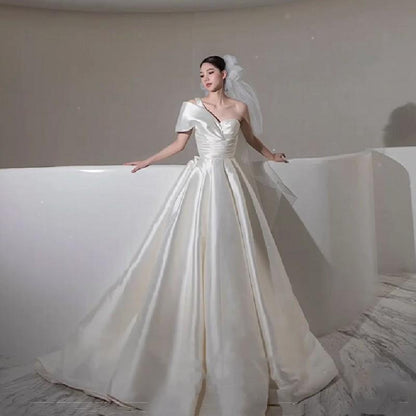 Main wedding dress 2022 new satin temperament simple thin French Hepburn bride big drag-tail ceremony yarn system