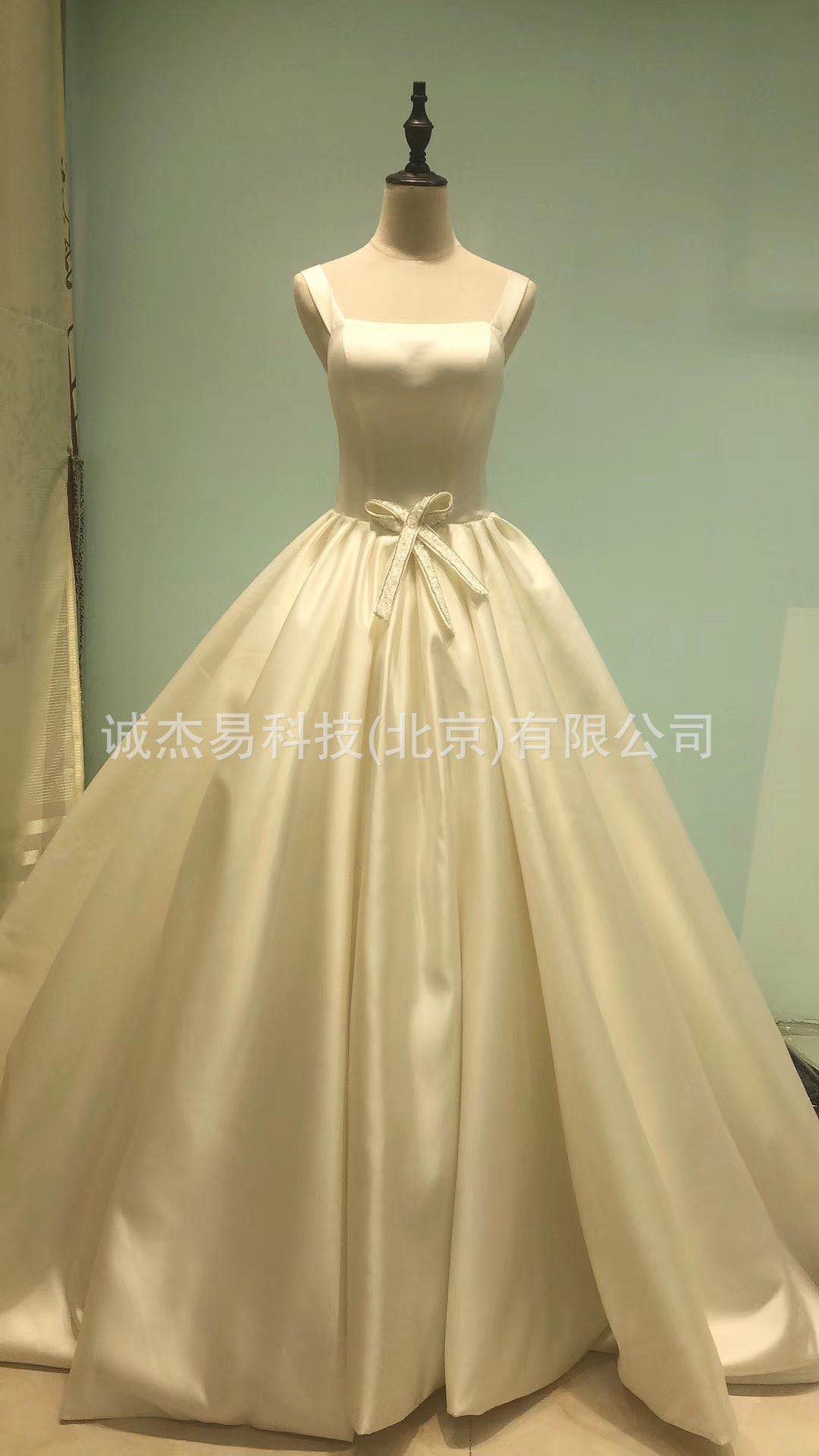White wedding Gown, Loverxu Square Collar, Satin Wedding Dresses Elegant Tank Sleeve Bow Lace Bride Dress Chapel Train