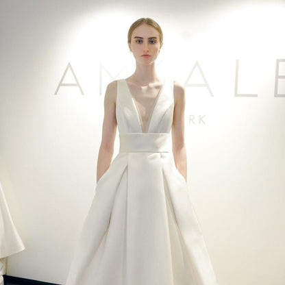 New French Wedding Dress 2022 Satin Slim V Neck European Court A Pendulum Tail Wedding Dress Sen Sen
