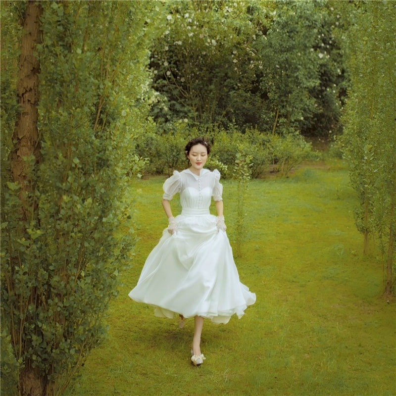 White Fairy: Travel light wedding dressnew Sen system retro simple French Hepburn bride go out yarn autumn.