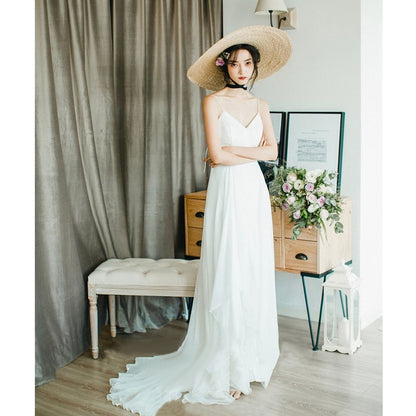 Light wedding dress new bride out yarn French simple sling V collar white satin travel shoot super Xiansen system.
