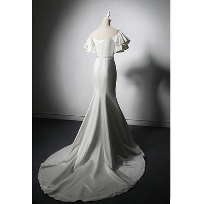 White Court Fishtail Outdoor Lawn Wedding Tour host wedding dress